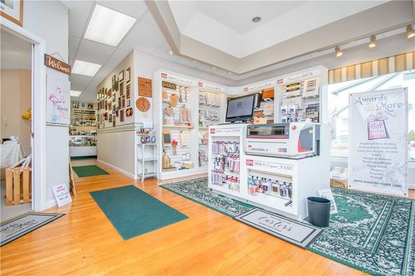 492 Enfield St, Enfield, CT 06082